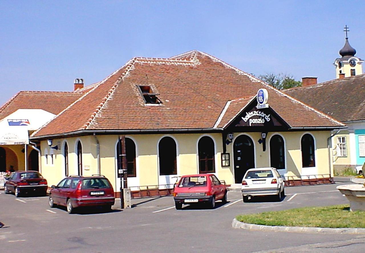 Halaszcsarda-Panzio Hotel Kormend Exterior photo